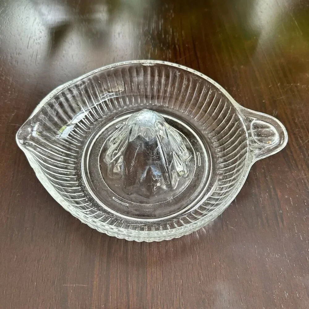 Vtg Clear Glass Orange Lemon Citrus Juicer Deep Ribbed Pour Spout Thumb Handle